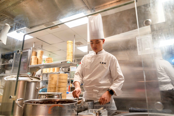 ��ϵѧ��ů���� У������ҵ·���������¶�����⿼���ѧУ�쵼���Ϻ�����¤�طñ�ҵ��