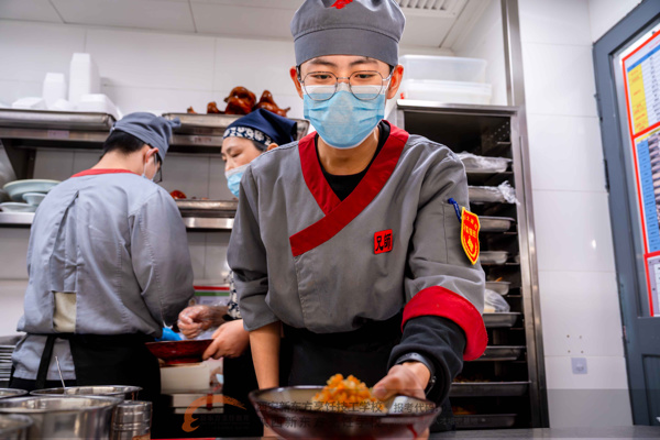 ��ϵѧ��ů���� У������ҵ·���������¶�����⿼���ѧУ�쵼���Ͼ����Ƶ��طñ�ҵ��