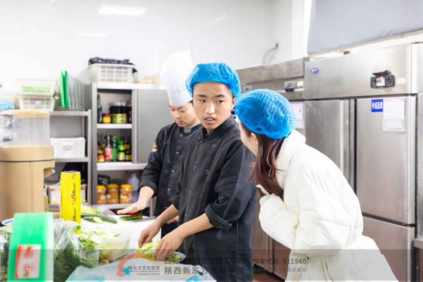 ��ϵѧ��ů���� У������ҵ·�������¶�����⿼���ѧУ�������������Ƶ꿪չ��ҵ���طû