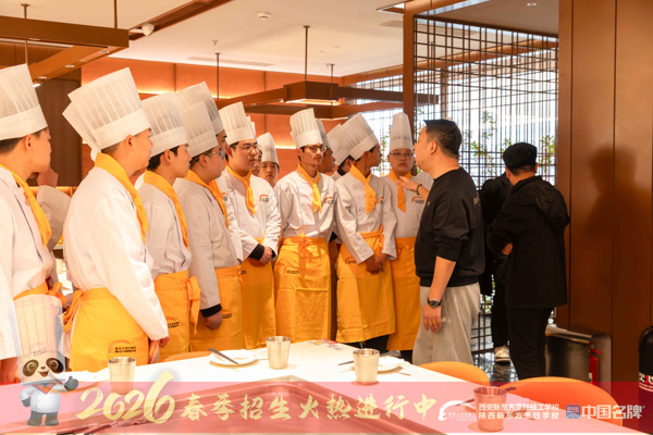 校企联动拓视野 实地探企促就业—西安新东方火地铁板烧定向班走进西安龙湖商场门店参观学习