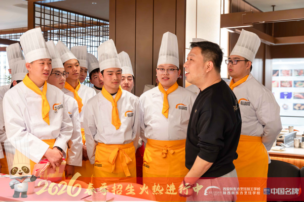 校企联动拓视野 实地探企促就业—西安新东方火地铁板烧定向班走进西安龙湖商场门店参观学习