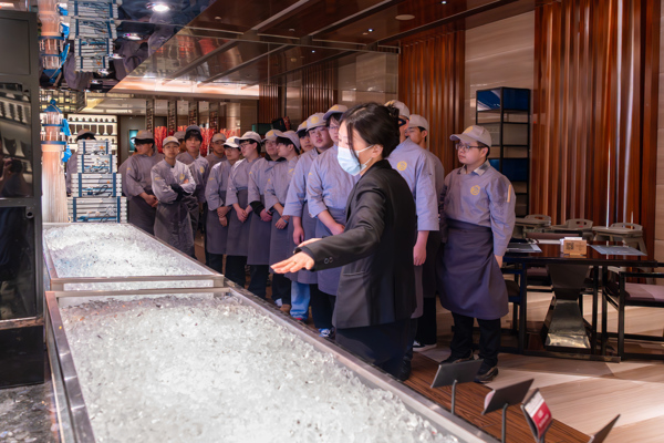 校企联动拓视野 实践赋能促就业—西安新东方组织中餐学子赴西安皇冠假日酒店参观学习
