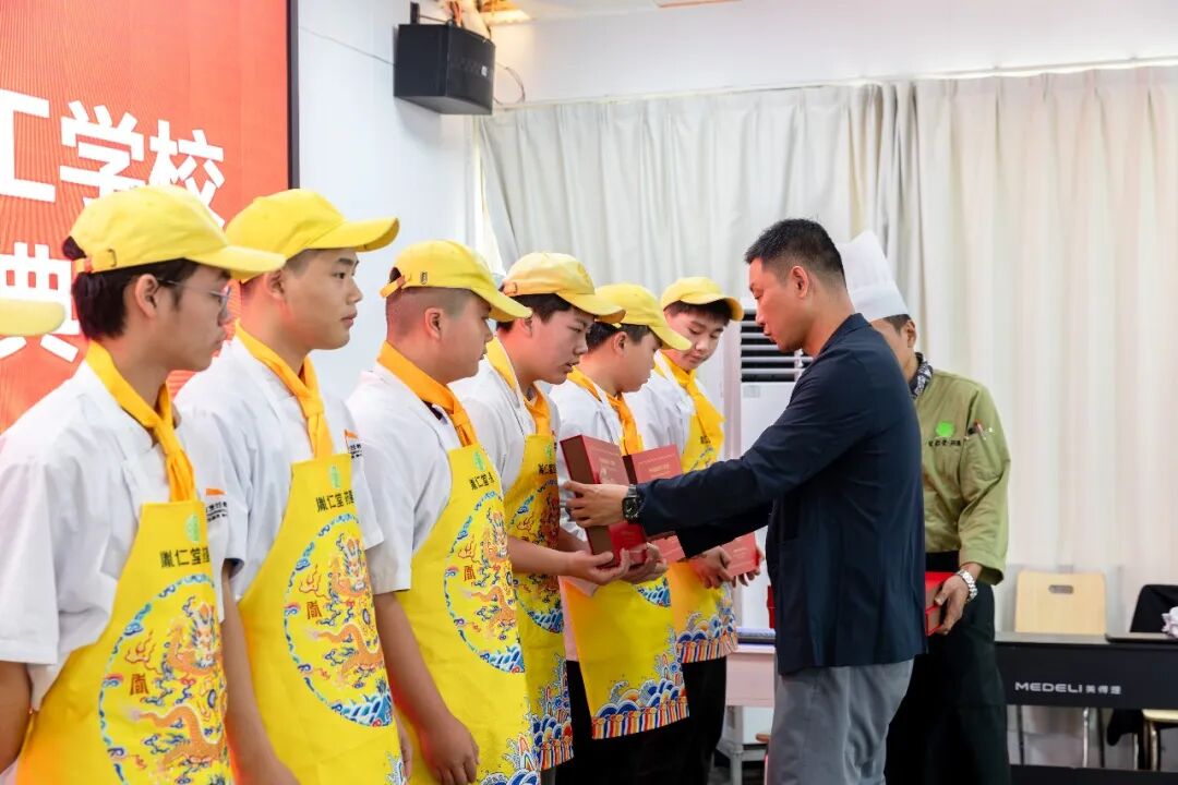 ��Ӧ�������й���������ǧ��ʳ���ǻۣ������¶�������ҩ�ż��հ���ʽ����