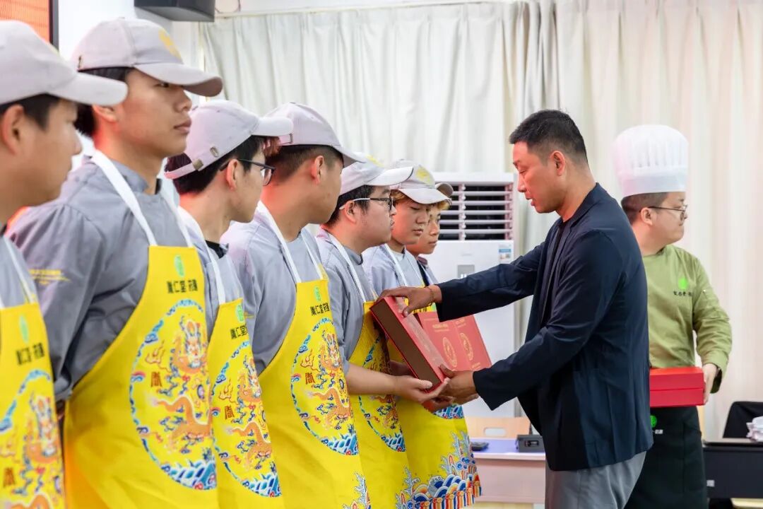 ��Ӧ�������й���������ǧ��ʳ���ǻۣ������¶�������ҩ�ż��հ���ʽ����