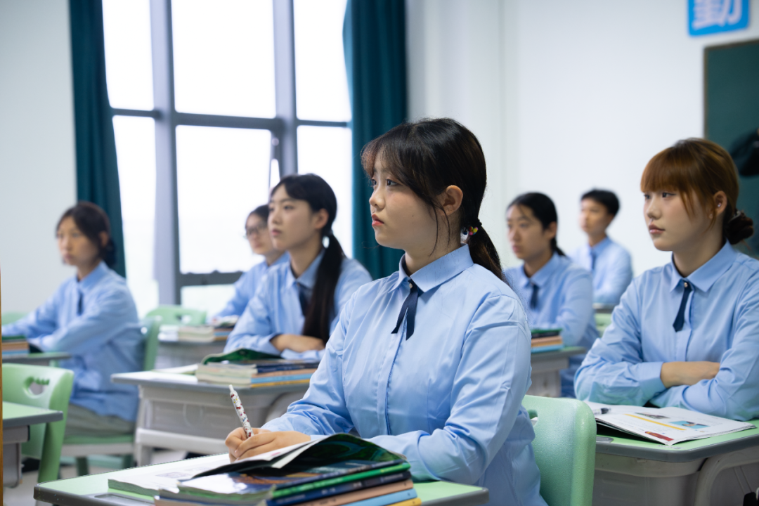 【课程介绍】西安新东方烹饪技工学校“现代服务与艺术升学”之「形象设计」