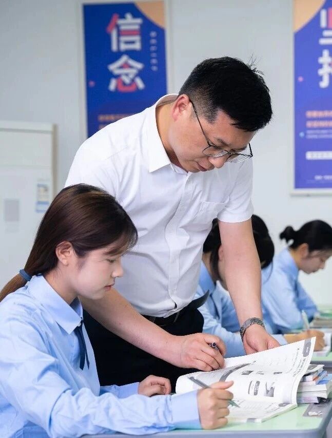 【课程介绍】西安新东方烹饪技工学校“现代服务与艺术升学”之「形象设计」