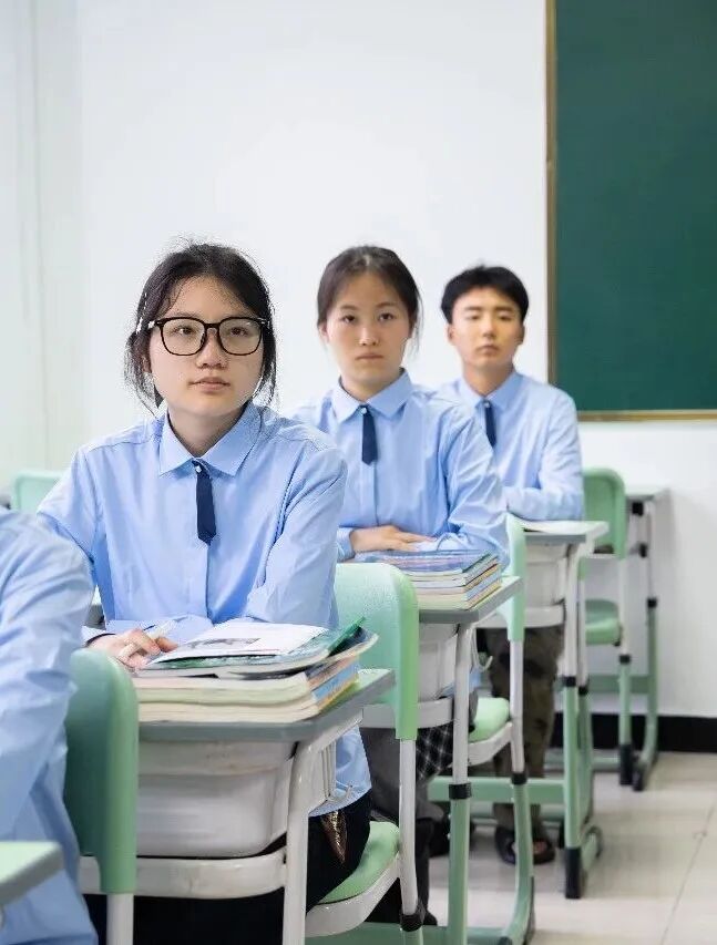 【课程介绍】西安新东方烹饪技工学校“现代服务与艺术升学”之「形象设计」