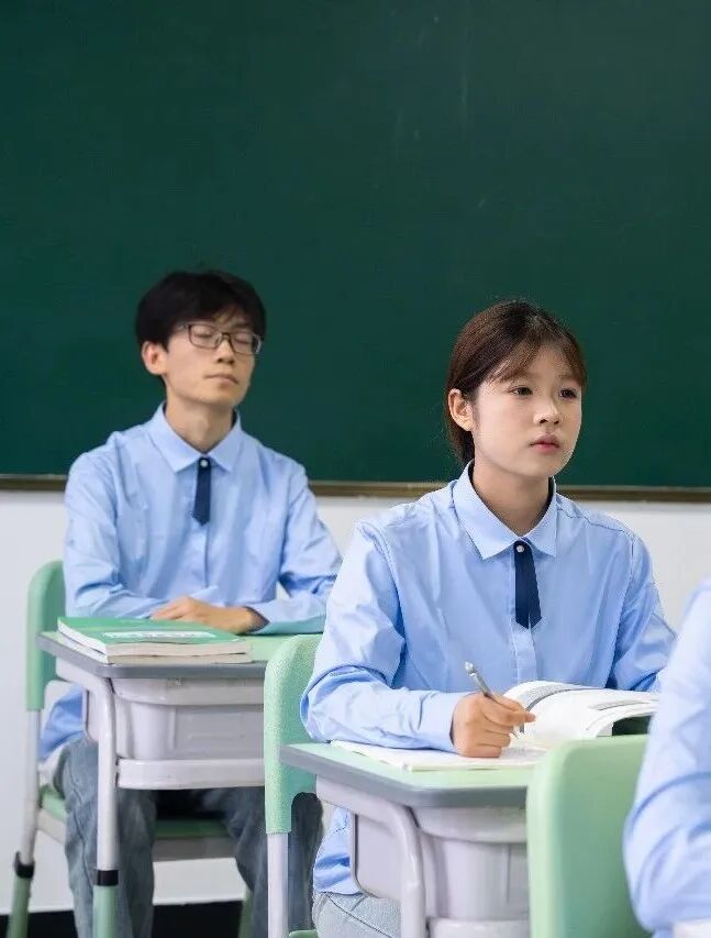 【课程介绍】西安新东方烹饪技工学校“现代服务与艺术升学”之「形象设计」