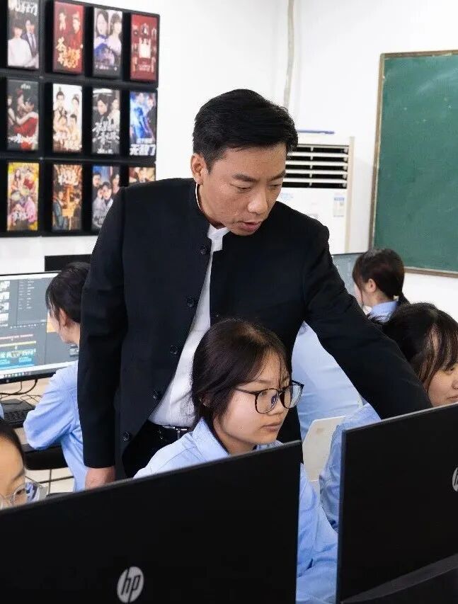 【课程介绍】西安新东方烹饪技工学校“现代服务与艺术升学”之「形象设计」