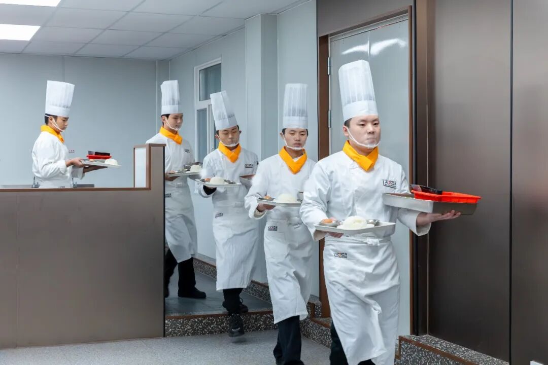 校企共育结硕果 | 西安新东方烹饪技工学校火地定向班结业典礼圆满举行