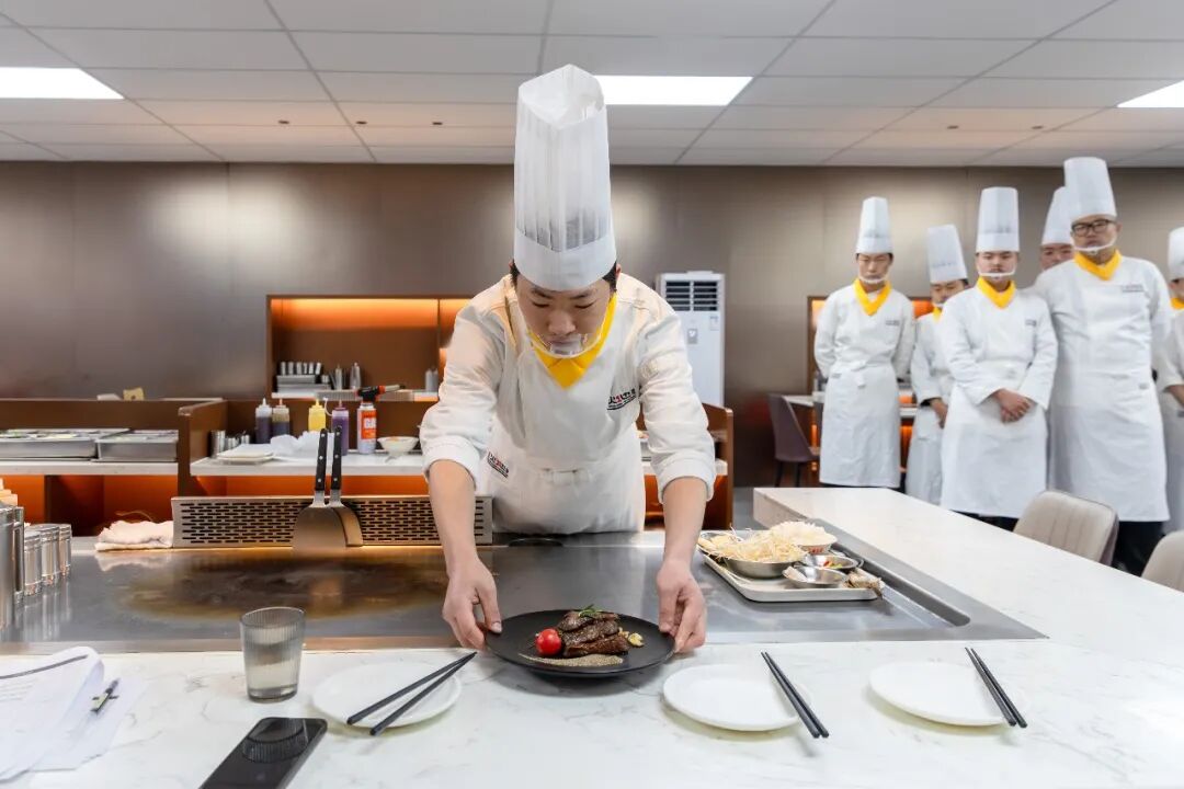 校企共育结硕果 | 西安新东方烹饪技工学校火地定向班结业典礼圆满举行