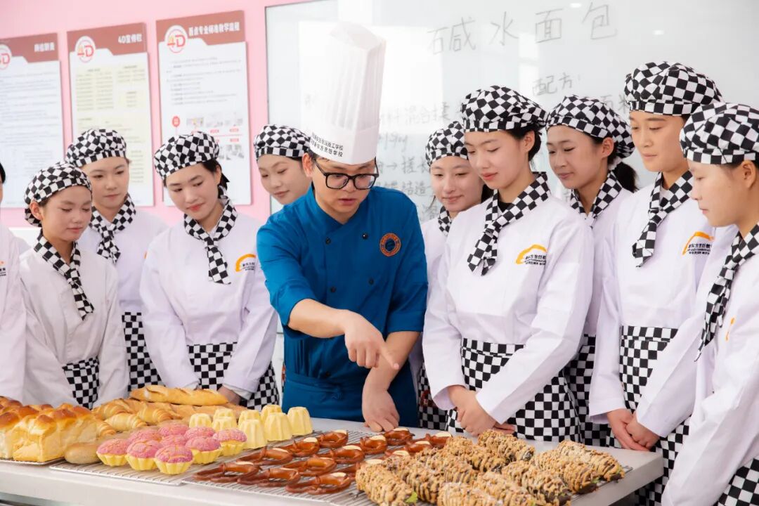 8�»��ھ��᣿ѡ�߼���컹��ѧ���㣿��3���˸�������