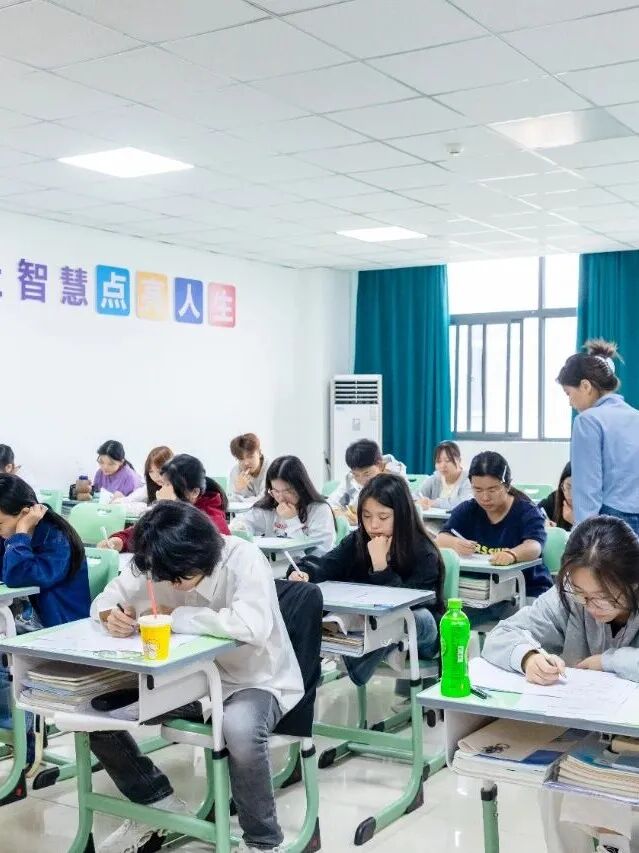 8�»��ھ��᣿ѡ�߼���컹��ѧ���㣿��3���˸�������