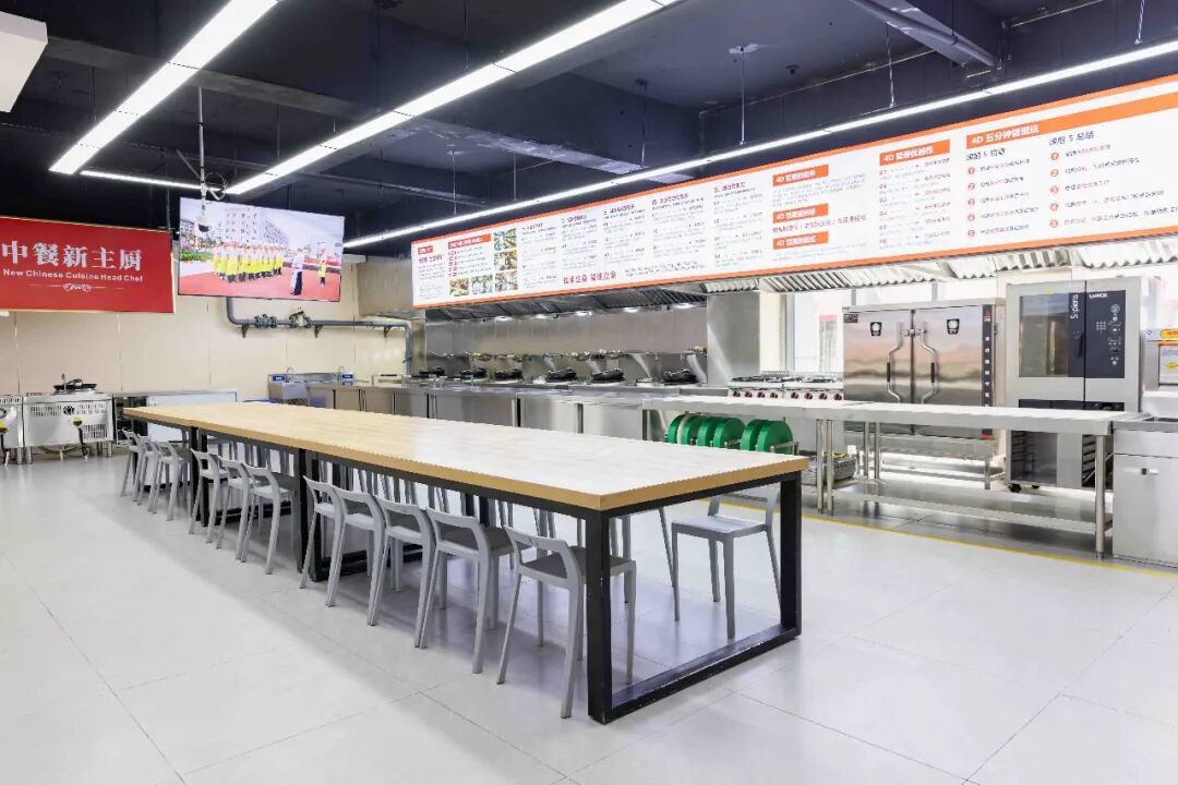 ⌈中餐新主厨⌋ 高中生适合学厨师吗?学厨师又苦又累?西安新东方老师带你看看现在的实训厨房