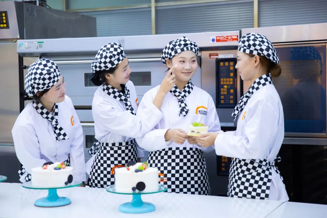 AI再强,也替代不了这三门手艺——女生不同阶段这样选
