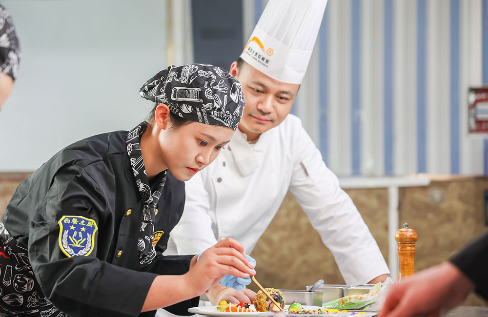 西餐培训,陕西新东方烹饪学校学西餐学费多少