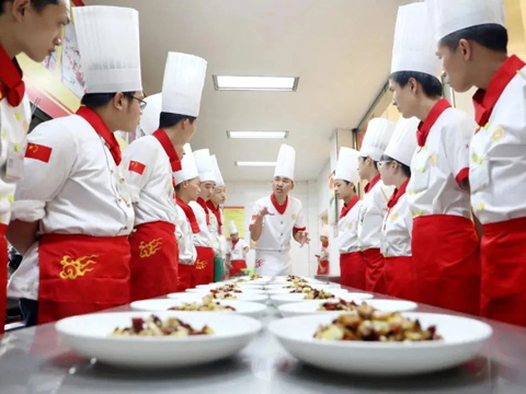 陕西新东方烹饪学校:初中生适合学厨师吗